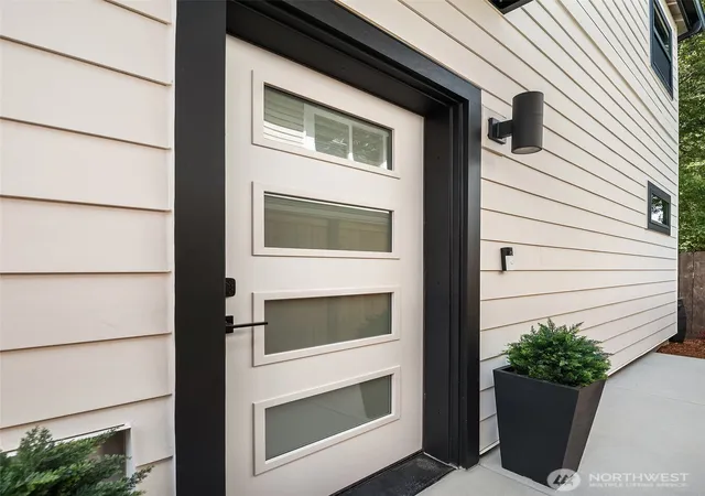 Photo 2 of Sale Pending at 3513 Sw Austin St, Seattle, WA 98126 | MLS# NWM2586482 | Listing updated on 2026-09-26
