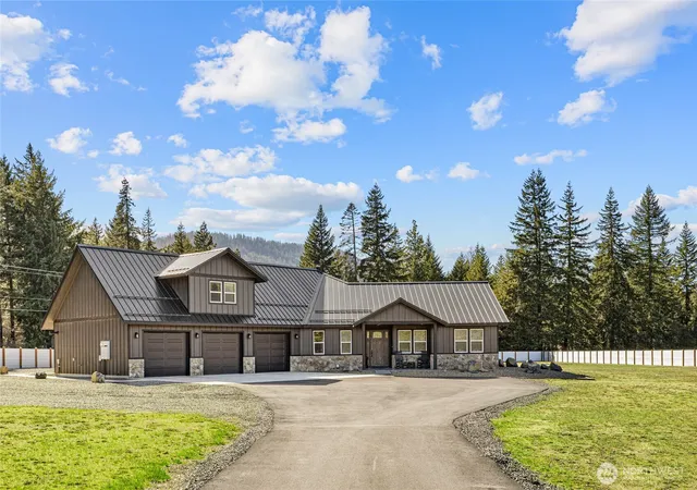 Photo 2 of Single family home for sale at 41 Darling Way, Cle Elum, WA 98922 | MLS# NWM2586493 | Listing updated on 2026-09-28