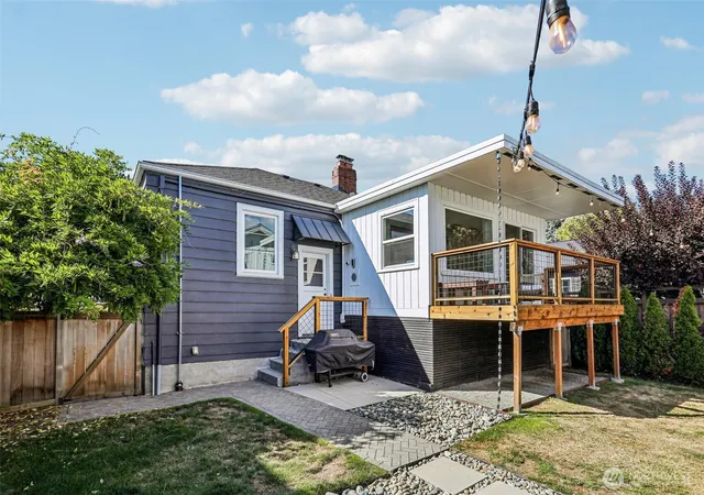 Photo 3 of Sale Pending at 3806 36th Avenue Sw, Seattle, WA 98126 | MLS# NWM2586499 | Listing updated on 2026-09-27