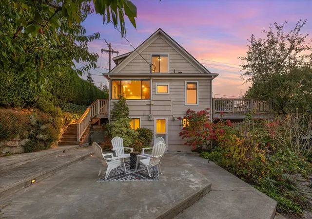 Photo 2 of Sale Pending at 657 Walnut St, Edmonds, WA 98020 | MLS# NWM2586502 | Listing updated on 2026-10-28