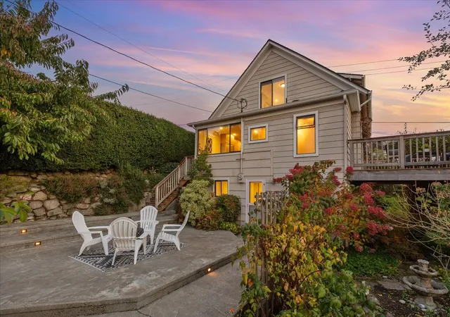 Photo 3 of Sale Pending at 657 Walnut St, Edmonds, WA 98020 | MLS# NWM2586502 | Listing updated on 2026-10-28