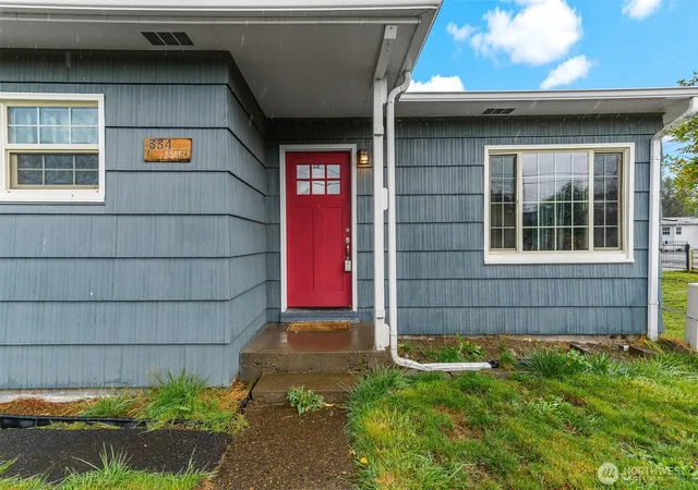 Photo 3 of Single family home for sale at 334 Roake Ave, Castle Rock, WA 98611 | MLS# NWM2586504 | Listing updated on 2026-10-01