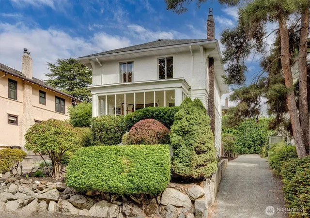 Photo 2 of Sale Pending at 3312 Hunter Blvd S, Seattle, WA 98144 | MLS# NWM2586507 | Listing updated on 2026-10-01