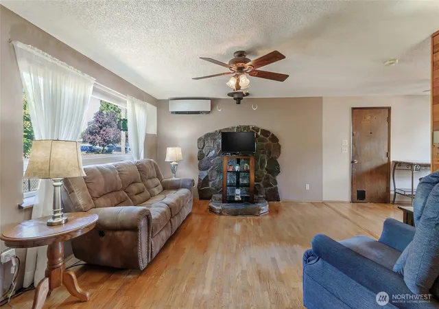 Photo 3 of Single family home for sale at 1512 5th Avenue SW, Puyallup, WA 98371 | MLS# NWM2586508 | Listing updated on 2026-09-24