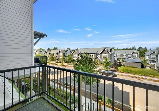 Photo 4 of Townhouse for sale at 4248 Traverse Dr, Bellingham, WA 98226 | MLS# NWM2586509 | Listing updated on 2026-09-26
