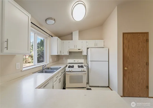Photo 3 of Single family home for sale at 1102 Scarlet Oaks Dr SE, Lacey, WA 98503 | MLS# NWM2586513 | Listing updated on 2026-09-28