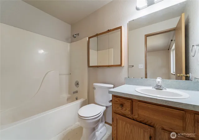 Photo 4 of Single family home for sale at 1102 Scarlet Oaks Dr SE, Lacey, WA 98503 | MLS# NWM2586513 | Listing updated on 2026-09-28