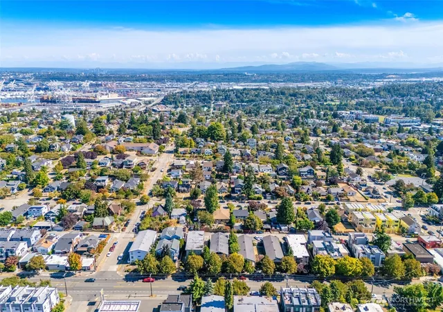 Photo 3 of Townhouse for sale at 4018 California Ave SW, Seattle, WA 98116 | MLS# NWM2586515 | Listing updated on 2026-09-23