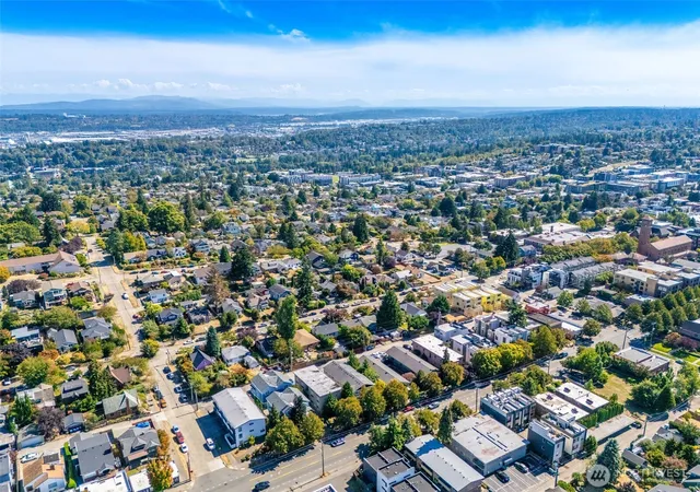 Photo 4 of Townhouse for sale at 4018 California Ave SW, Seattle, WA 98116 | MLS# NWM2586515 | Listing updated on 2026-09-23