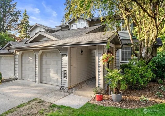 Photo 2 of Single family home for sale at 11426 Se 67th Place, Bellevue, WA 98006 | MLS# NWM2586524 | Listing updated on 2026-09-30