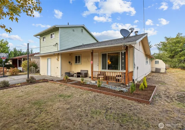 Photo 1 of Single family home for sale at 205 Montana St N, Rainier, WA 98576 | MLS# NWM2586526 | Listing updated on 2026-10-02