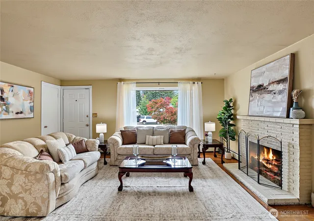 Photo 3 of Single family home for sale at 10810 59th Avenue Sw, Lakewood, WA 98499 | MLS# NWM2586539 | Listing updated on 2026-09-25