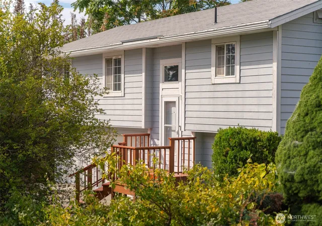 Photo 2 of Single family home for sale at 529 Ash St N, Omak, WA 98841 | MLS# NWM2586551 | Listing updated on 2026-09-25