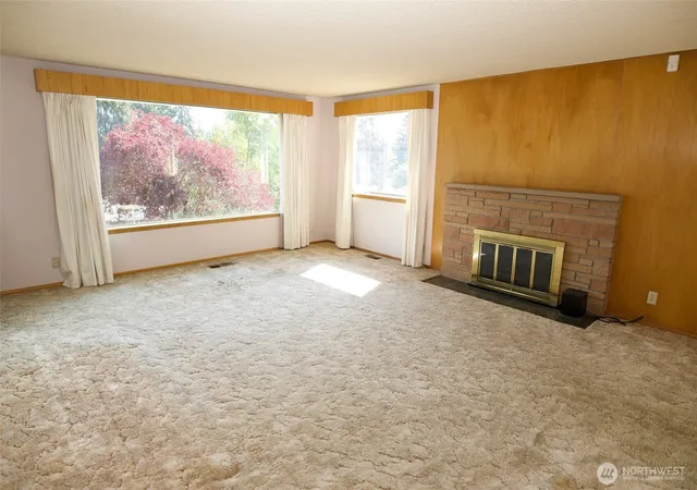 Photo 3 of Single family home for sale at 16333 Densmore Ave N, Shoreline, WA 98133 | MLS# NWM2586554 | Listing updated on 2026-09-30