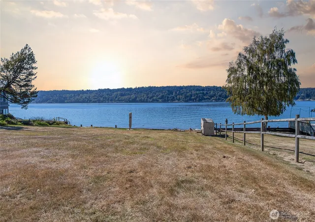 Photo 2 of Single family home for sale at 25815 Stuckey Ave Sw, Vashon, WA 98070 | MLS# NWM2586555 | Listing updated on 2026-09-27