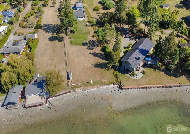 Photo 4 of Single family home for sale at 25815 Stuckey Ave SW, Vashon, WA 98070 | MLS# NWM2586555 | Listing updated on 2026-09-27