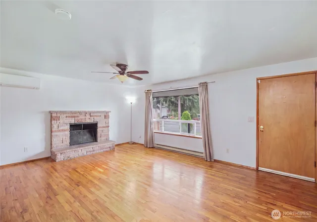 Photo 4 of Sale Pending at 9207 Yakima Ave S, Tacoma, WA 98444 | MLS# NWM2586559 | Listing updated on 2026-09-28