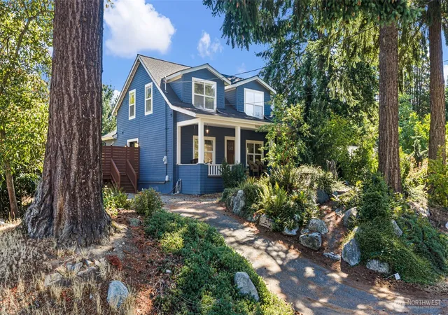 Photo 2 of Sale Pending at 15520 Burke Ave N, Shoreline, WA 98133 | MLS# NWM2586561 | Listing updated on 2026-09-29