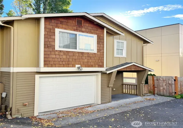 Photo 2 of Townhouse for sale at 1621 S Weller St #B, Seattle, WA 98144 | MLS# NWM2586564 | Listing updated on 2026-10-01