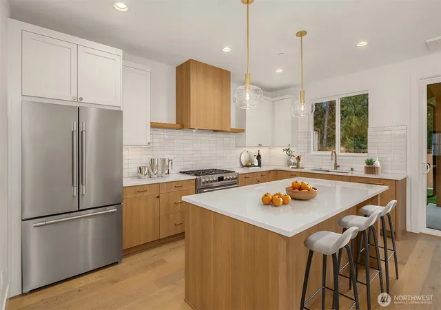 Photo 4 of Condo for sale at 13728 Northeast 101st St, Kirkland, WA 98033 | MLS# NWM2586566 | Listing updated on 2026-10-01