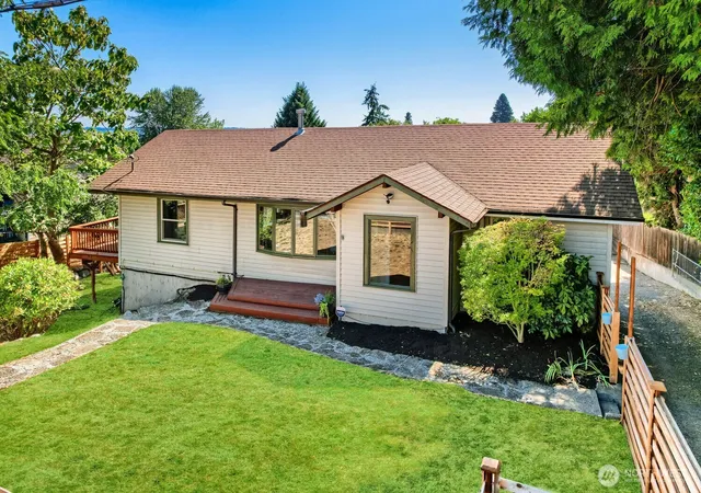 Photo 3 of Sale Pending at 909 Sw Langston Rd, Renton, WA 98057 | MLS# NWM2586567 | Listing updated on 2026-10-01
