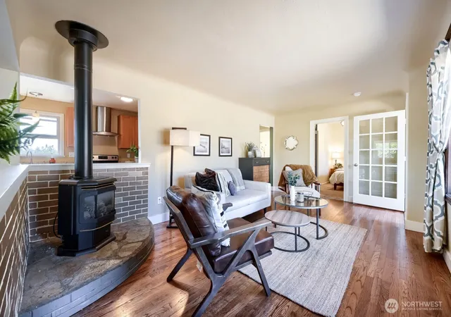 Photo 4 of Sale Pending at 909 SW Langston Rd, Renton, WA 98057 | MLS# NWM2586567 | Listing updated on 2026-10-01