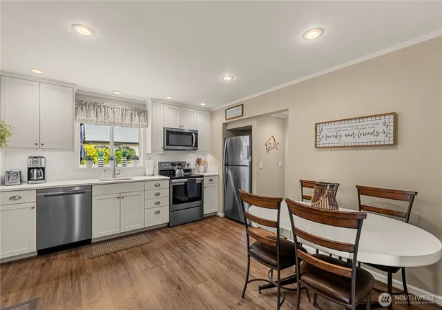 Photo 3 of Single family home for sale at 122 E Allen Ave, Chelan, WA 98816 | MLS# NWM2586568 | Listing updated on 2026-09-29