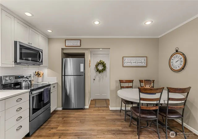 Photo 4 of Single family home for sale at 122 E Allen Ave, Chelan, WA 98816 | MLS# NWM2586568 | Listing updated on 2026-09-29