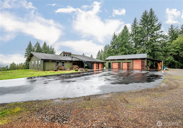 Single family home for sale at 204 Vogel Rd, Castle Rock, WA 98611 | MLS# NWM2586570