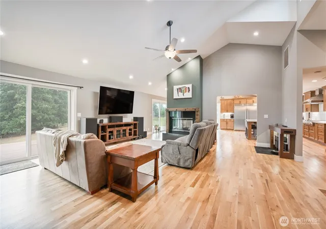 Photo 3 of Single family home for sale at 204 Vogel Rd, Castle Rock, WA 98611 | MLS# NWM2586570 | Listing updated on 2026-09-30