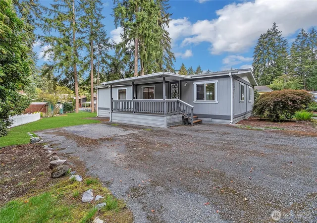 Photo 2 of Manufactured home for sale at 12608 115th Avenue Ct E #152, Puyallup, WA 98374 | MLS# NWM2586573 | Listing updated on 2026-09-28