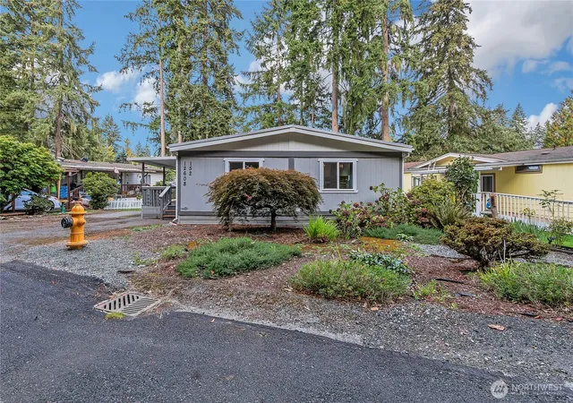 Photo 3 of Manufactured home for sale at 12608 115th Avenue Ct E #152, Puyallup, WA 98374 | MLS# NWM2586573 | Listing updated on 2026-09-28