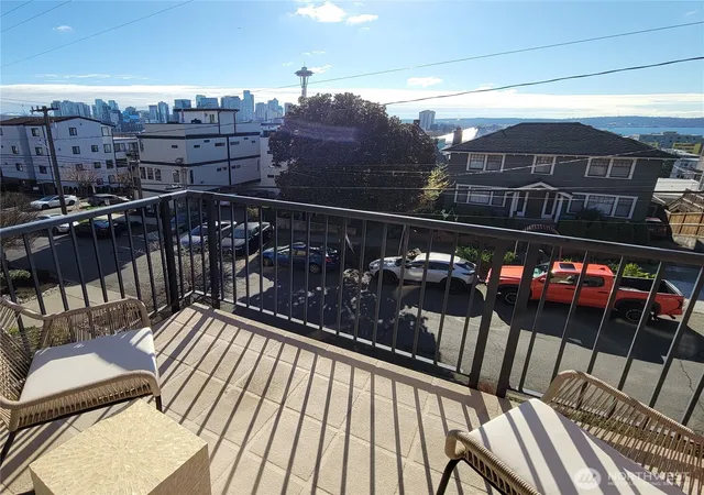 Photo 2 of Townhouse for sale at 116 Aloha St #116, Seattle, WA 98109 | MLS# NWM2586579 | Listing updated on 2026-09-28