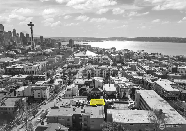 Photo 4 of Townhouse for sale at 116 Aloha St #116, Seattle, WA 98109 | MLS# NWM2586579 | Listing updated on 2026-09-28