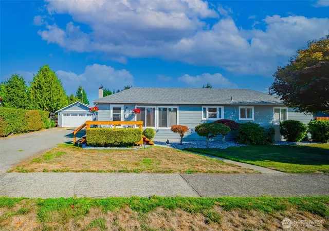 Photo 2 of Single family home for sale at 1212 H St, Centralia, WA 98531 | MLS# NWM2586602 | Listing updated on 2026-09-30