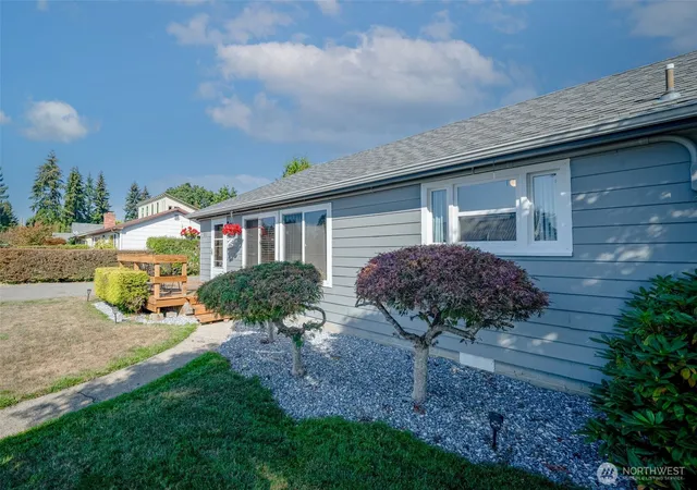 Photo 3 of Single family home for sale at 1212 H St, Centralia, WA 98531 | MLS# NWM2586602 | Listing updated on 2026-09-30