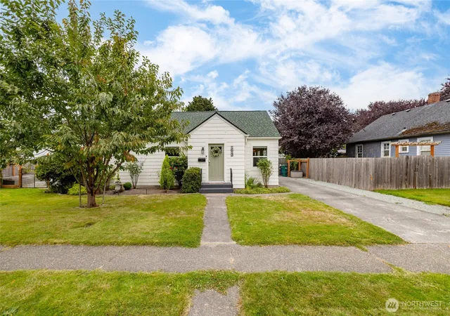 Photo 1 of Single family home for sale at 1612 Cleveland Ave, Mount Vernon, WA 98273 | MLS# NWM2586605 | Listing updated on 2026-09-30