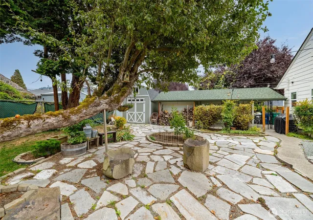 Photo 4 of Single family home for sale at 1612 Cleveland Ave, Mount Vernon, WA 98273 | MLS# NWM2586605 | Listing updated on 2026-09-30