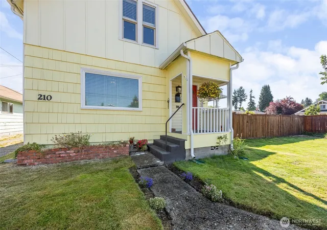 Photo 1 of Single family home for sale at 210 S Yew St, Centralia, WA 98531 | MLS# NWM2586608 | Listing updated on 2026-10-01
