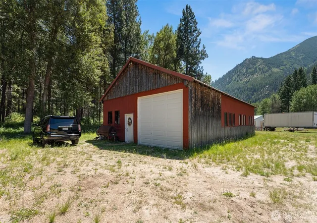 Photo 3 of Manufactured home for sale at 17210 Entiat River Rd, Entiat, WA 98822 | MLS# NWM2586609 | Listing updated on 2026-09-28