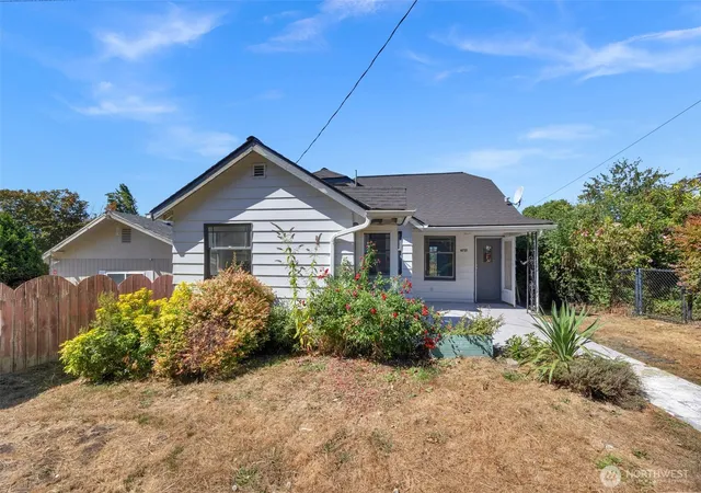Photo 2 of Sale Pending at 4721 21st Avenue Sw, Seattle, WA 98106 | MLS# NWM2586610 | Listing updated on 2026-09-29