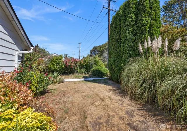 Photo 3 of Sale Pending at 4721 21st Avenue Sw, Seattle, WA 98106 | MLS# NWM2586610 | Listing updated on 2026-09-29