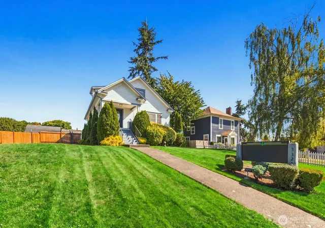Photo 2 of Single family home for sale at 3325 Wetmore Ave, Everett, WA 98201 | MLS# NWM2586613 | Listing updated on 2026-09-29