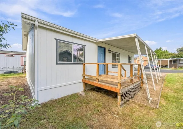Photo 1 of Manufactured home for sale at 1635 W Side Hwy #6, Kelso, WA 98626 | MLS# NWM2586623 | Listing updated on 2026-09-24