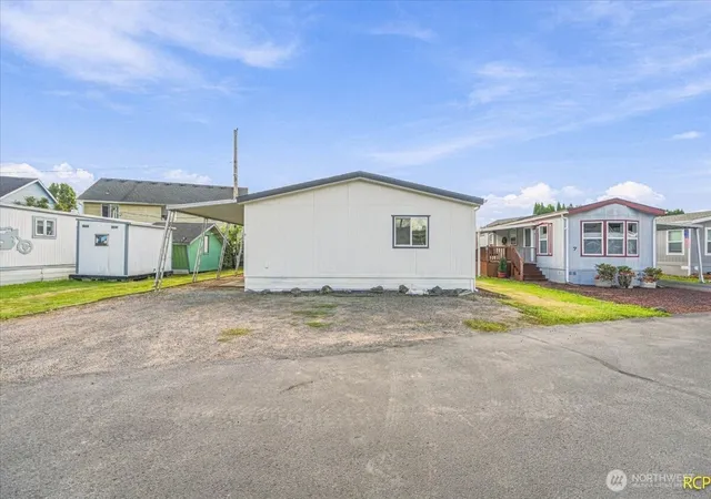 Photo 3 of Manufactured home for sale at 1635 W Side Hwy #6, Kelso, WA 98626 | MLS# NWM2586623 | Listing updated on 2026-09-24