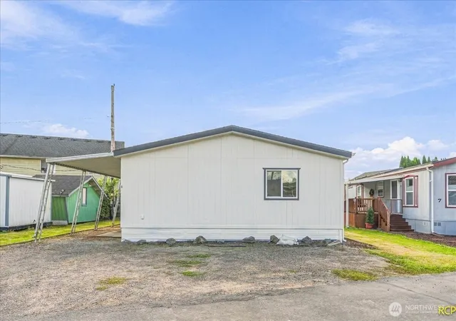 Photo 3 of Manufactured home for sale at 1635 W Side Hwy #6, Kelso, WA 98626 | MLS# NWM2586623 | Listing updated on 2026-09-24