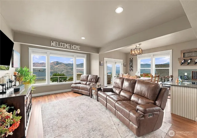 Photo 3 of Single family home for sale at 200 Crescent St, Chelan, WA 98816 | MLS# NWM2586628 | Listing updated on 2026-09-30