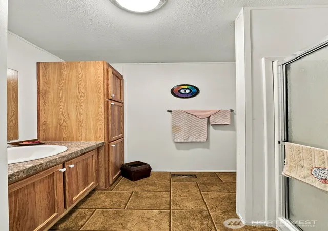 Photo 4 of Manufactured home for sale at 2500 S 370th Street #132, Federal Way, WA 98003 | MLS# NWM2586636 | Listing updated on 2026-09-29