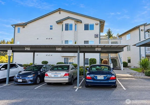Photo 3 of Condo for sale at 485 Sw Bayshore Dr #C102, Oak Harbor, WA 98277 | MLS# NWM2586644 | Listing updated on 2026-10-08