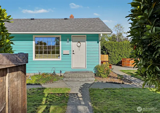 Photo 4 of Sale Pending at 6865 S Gove St, Tacoma, WA 98409 | MLS# NWM2586654 | Listing updated on 2026-10-01